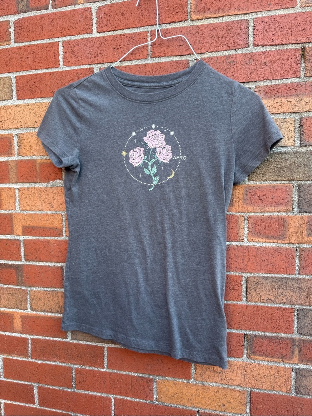 Aeropostale Classic Crew Rose Graphic Tee Gray Short Sleeve T-Shirt Medium